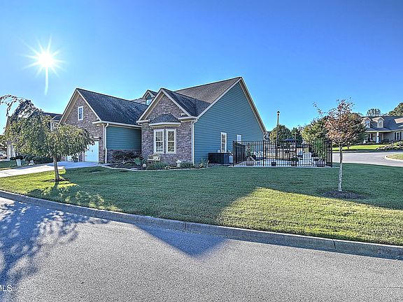 2nd image of 1351 Knights Bridge Cir