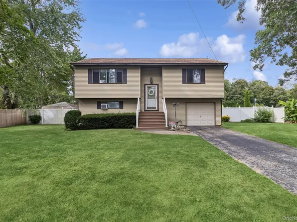 127 Floral Park Street, Islip Terrace, NY 11752