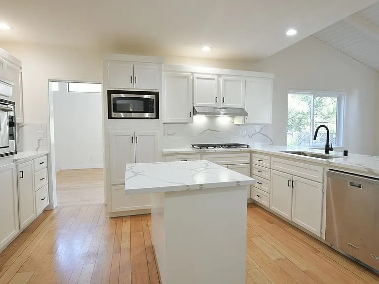 5318 Fairway Dr — Photo 3