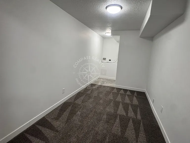 803 W Kingfisher Rd — Photo 12