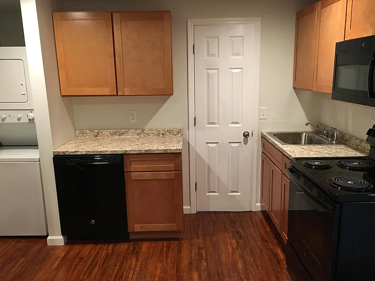 328 Washington Ave — Photo 6