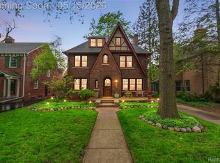 26329 York Rd, Huntington Woods, MI 48070