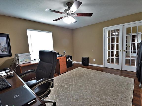 5th image of 2306 Dogwood St