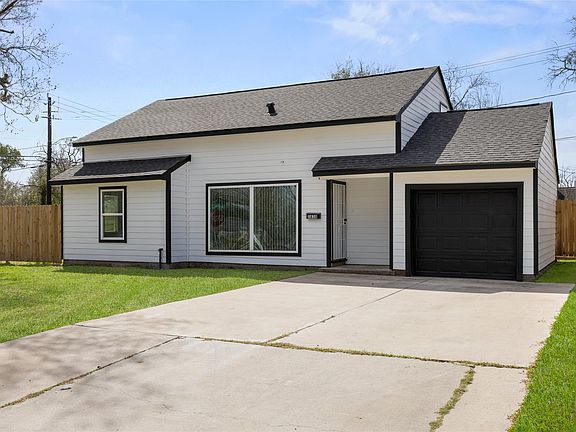 3rd image of 3838 Daphne St