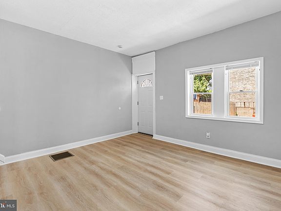 5th image of 510 E Willard St