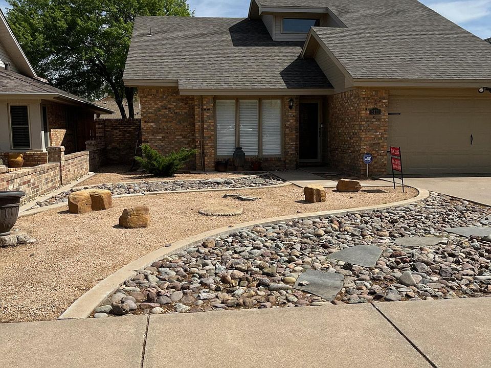 Front entrance with zero scape yard