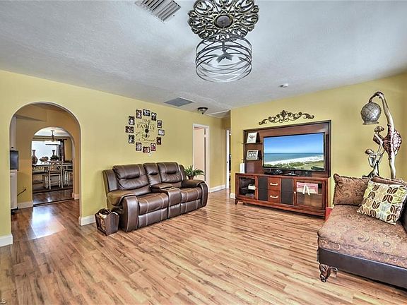 4th image of 6100 Hamilton Dr