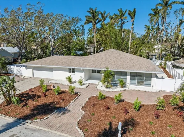 2004 Virginia Dr, Bradenton, FL 34205
