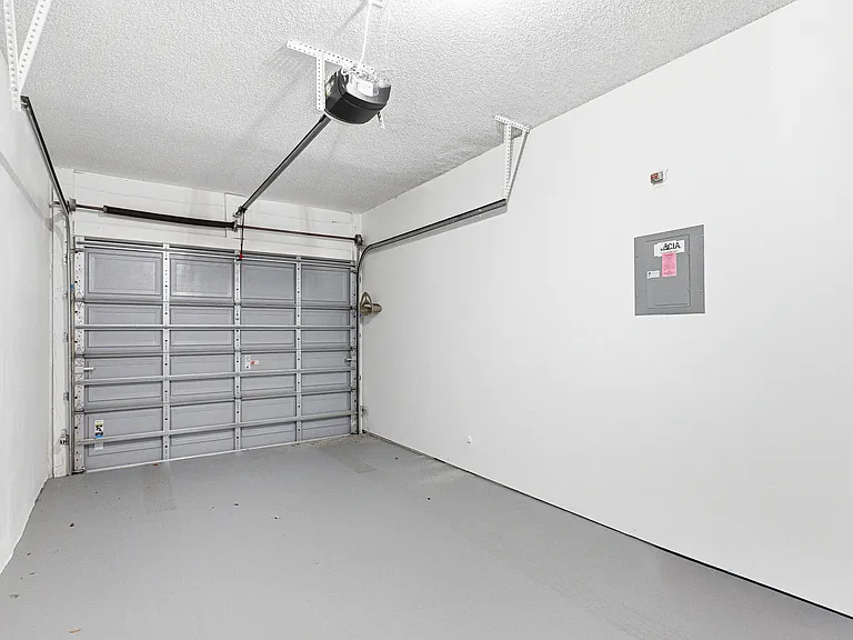 5530 Coach House Cir — Photo 25