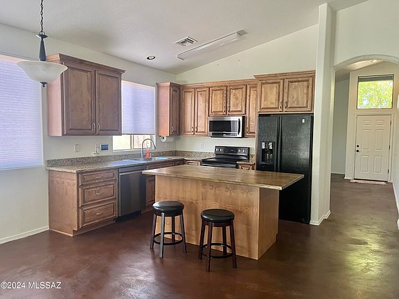 3rd image of 8295 S Via De Ellsworth