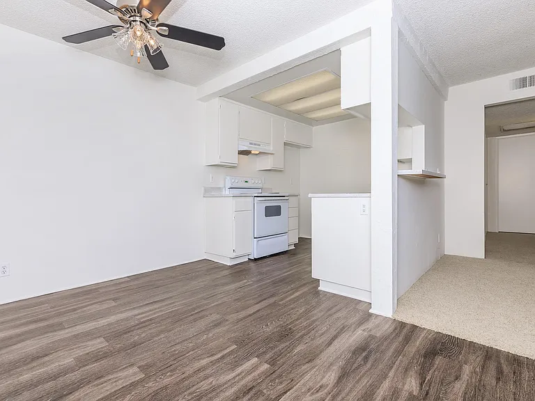 Country Hills Apartment Homes — Photo 39