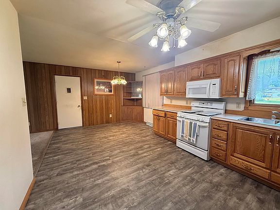 3rd image of 1144 Ainsworth St