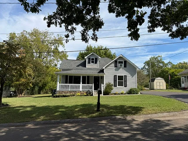 4 bed, 1400 sqft, $2,200 — Photo 2