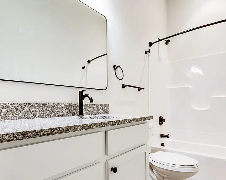 NOW LEASING - GALLERY GARDEN APTS — Photo 39