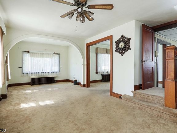 5th image of 298 Hemlock Ave