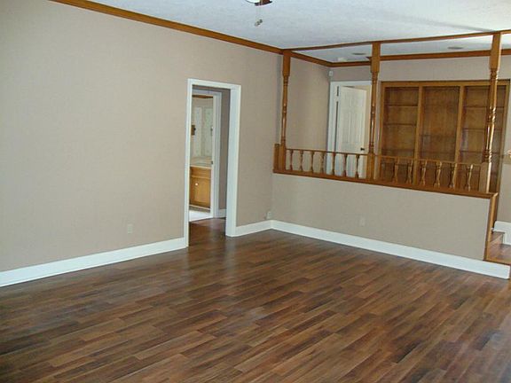2nd image of 609 Olde Oak Dr