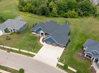 1977 Creek Wood Dr, Dubuque, IA 52003