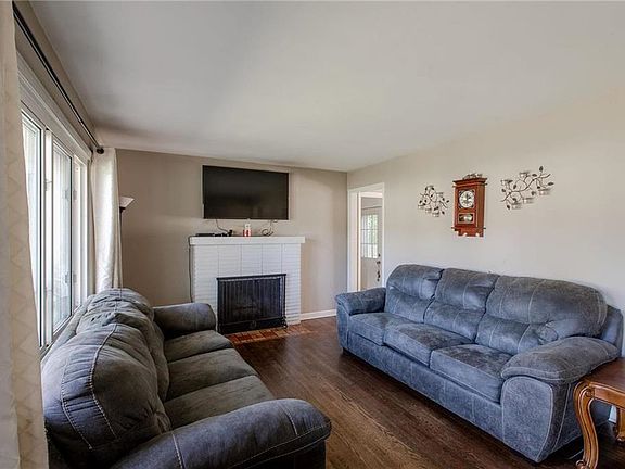 3rd image of 11223 Lecluyse Dr