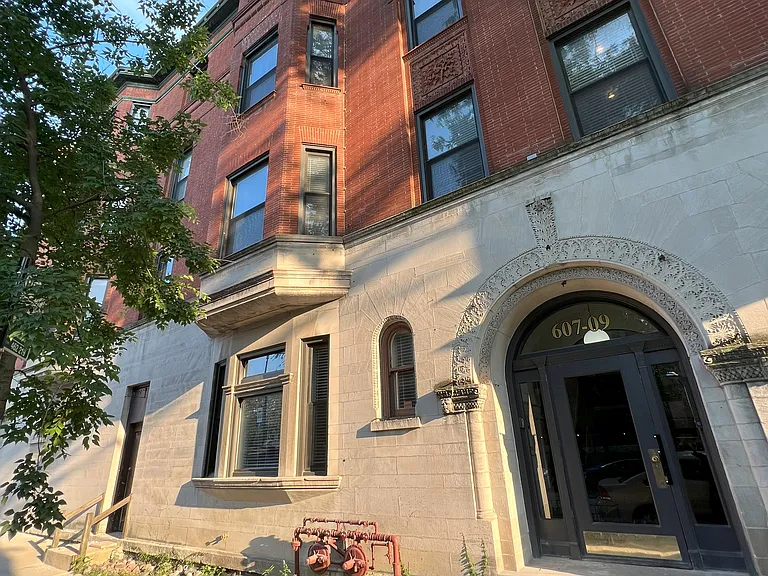 607 W Oakdale Ave #11-J — Photo 18