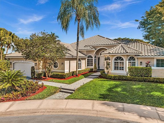 3rd image of 2756 Meadowood Dr #2756