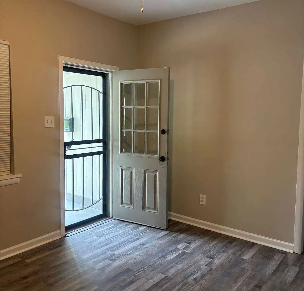 4 bed, 2.0 bath, 1260 sqft, $1,400 — Photo 2