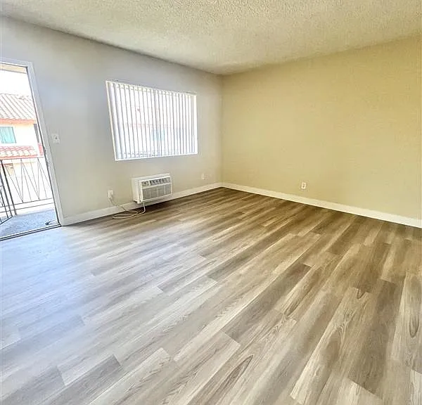 1230 W Hillandale Ave — Photo 3