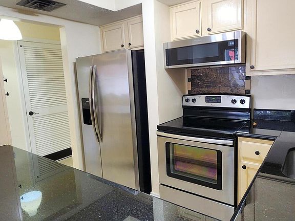 5th image of 105 S Riverside Dr APT 204