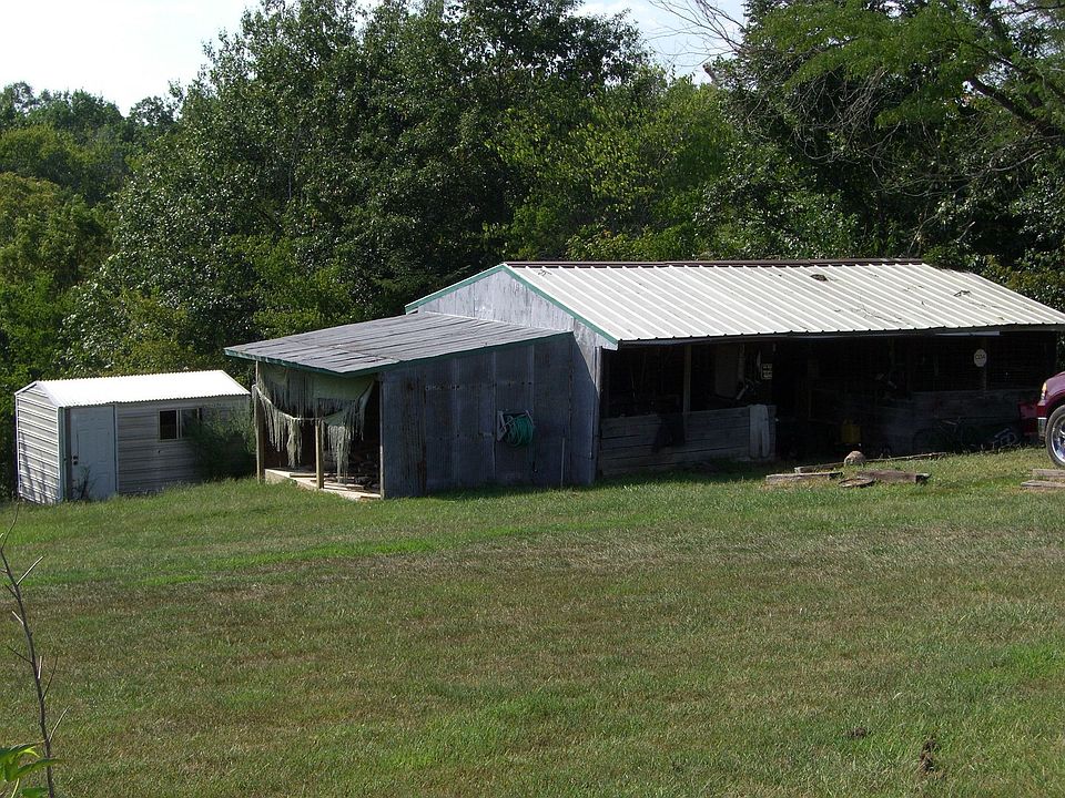 2nd image of 185 Twin Creek Rd