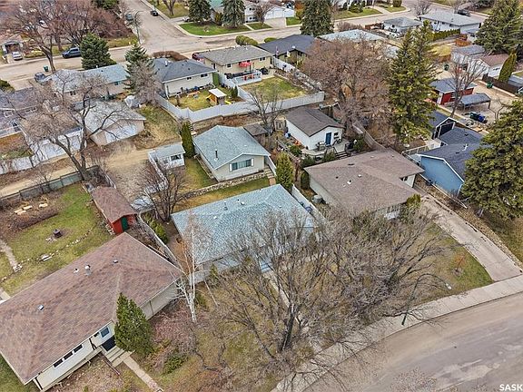 3rd image of 1663 Alexandra AVENUE