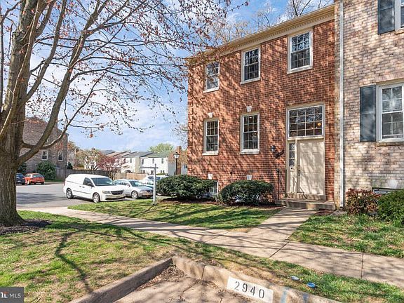 3rd image of 2940 Waterford Ct
