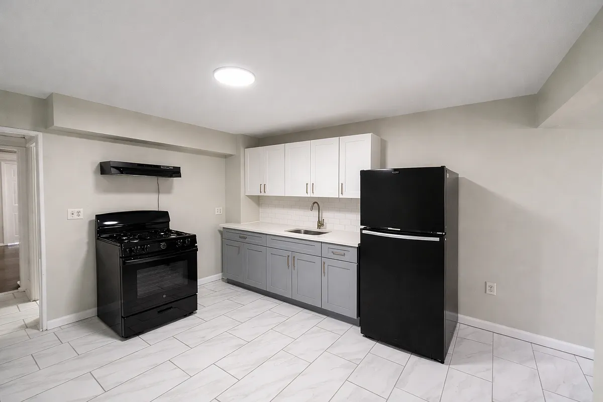 Building Photo - 143 S 10th St #1