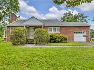 100 Hemlock Ln, Bristol, TN 37620