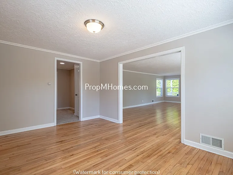 12566 SE 27th Ave — Photo 9