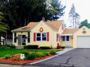 15 Crest St, Ludlow, MA 01056