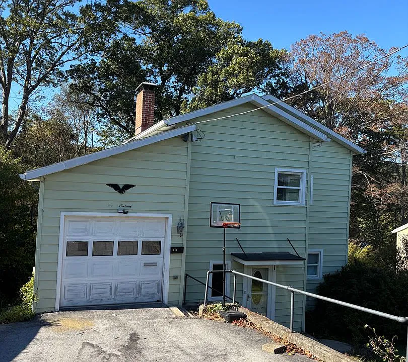 216 Leon St