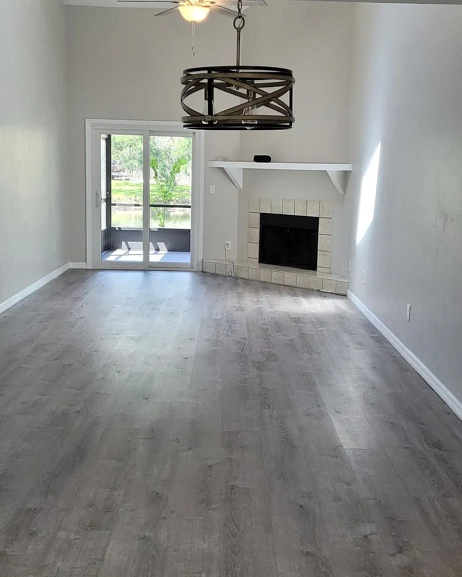444 Shorewood Ln — Photo 1