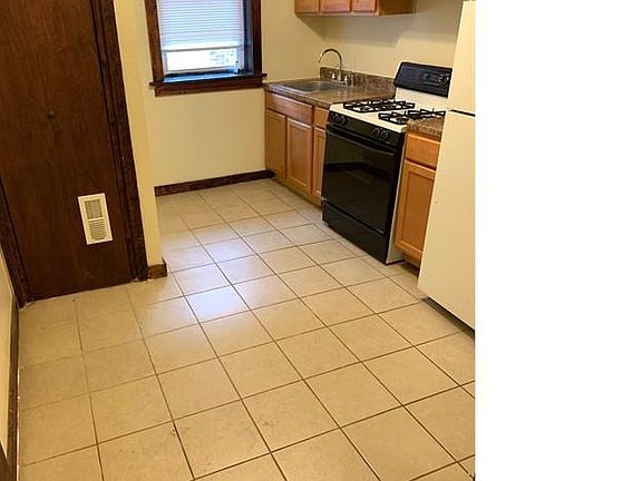4th image of 6243 S Artesian Ave #1