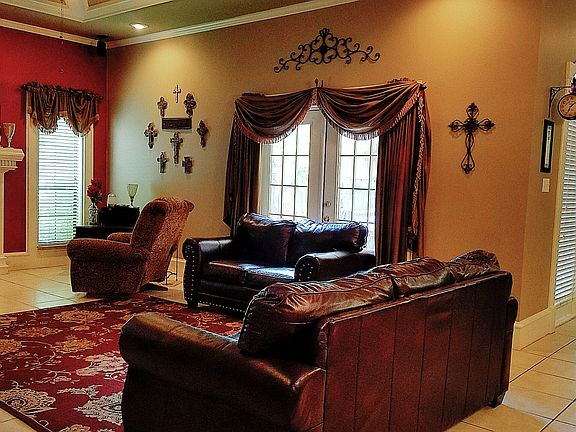 5th image of 302 Parkview Cir