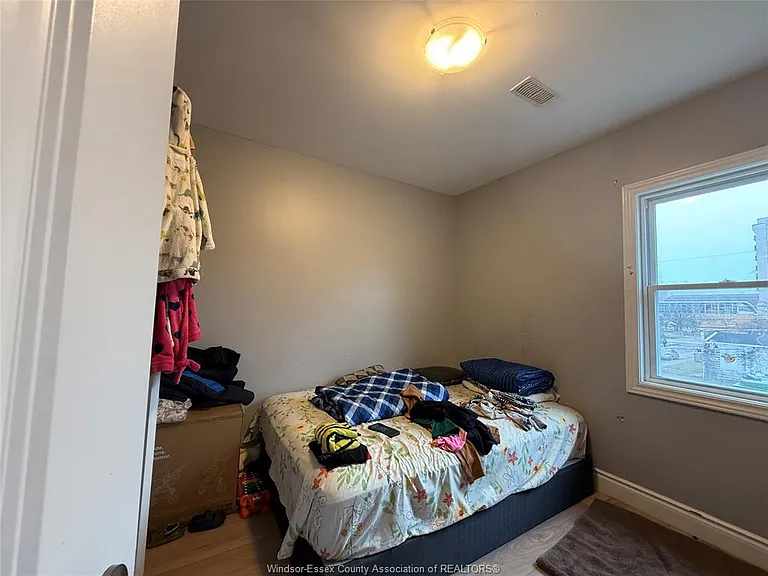 485 Aylmer Ave #UPPER — Photo 4