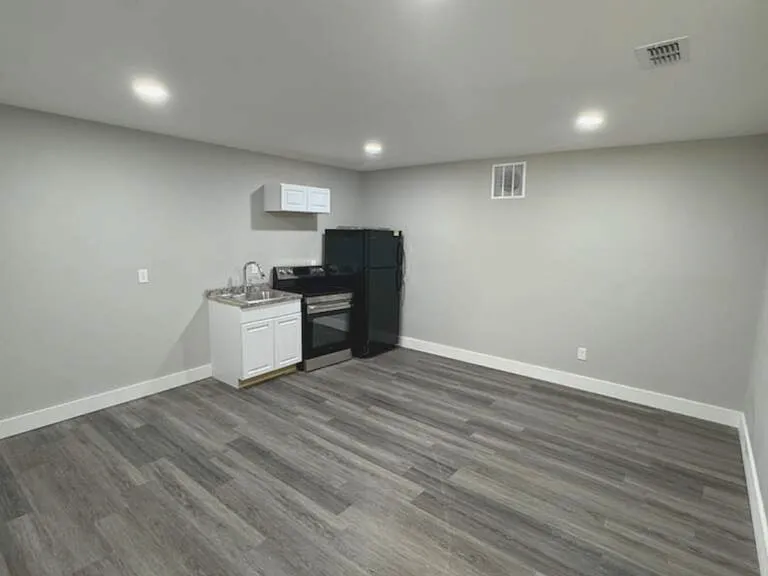 555 Paines Ave NW #3 — Photo 2