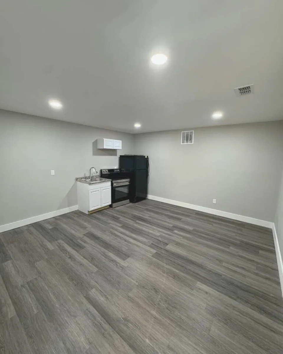 Building Photo - 555 Paines Ave NW #3