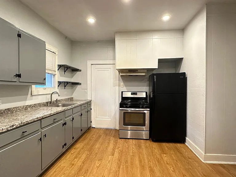 942 Bailey Ave — Photo 9
