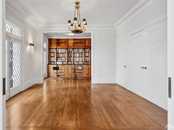 3rd image of 901 Powell St APT 18