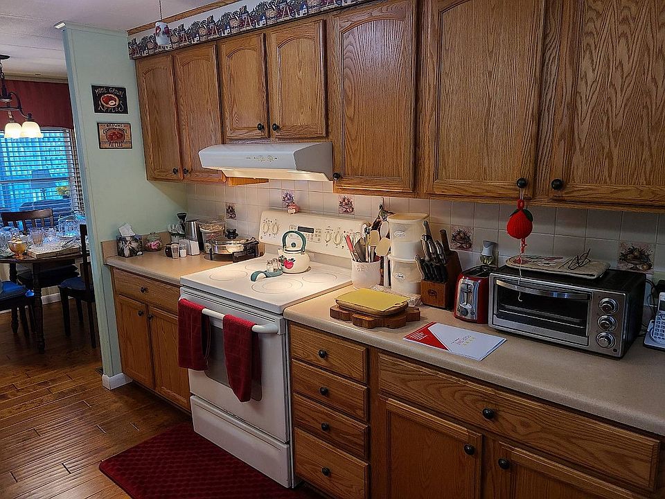 1st image of 222 Linden St