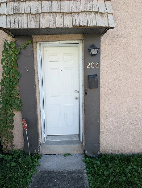 701 E 2nd Ave — Photo 3
