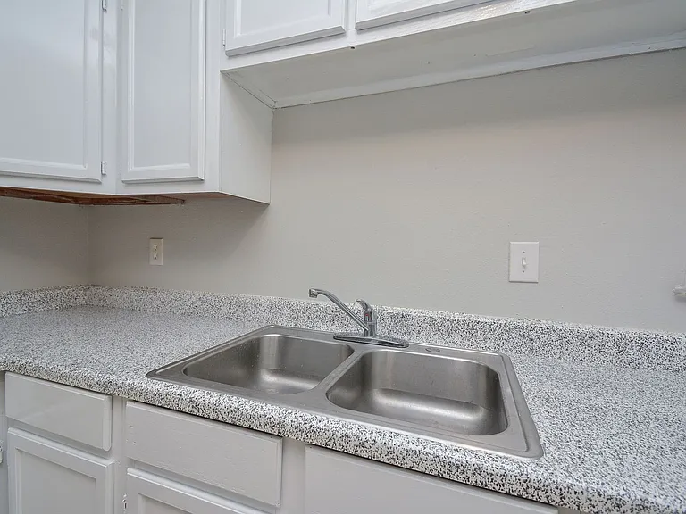 2117 Thonig Rd — Photo 35