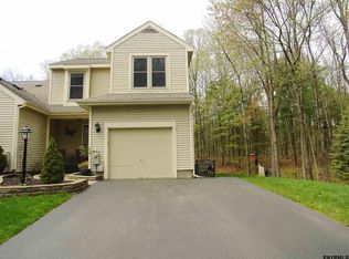 14 Generals Way, Halfmoon, NY 12065