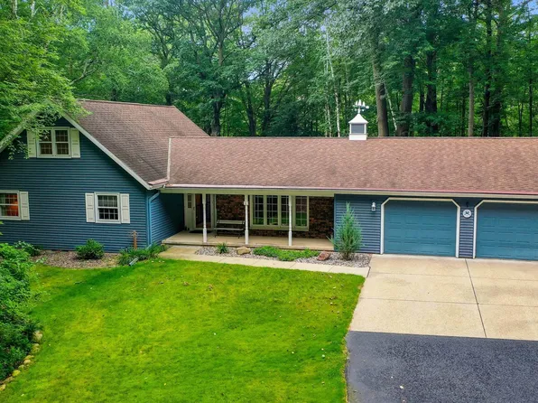 854 Creek Valley Ct, Hobart, WI 54155