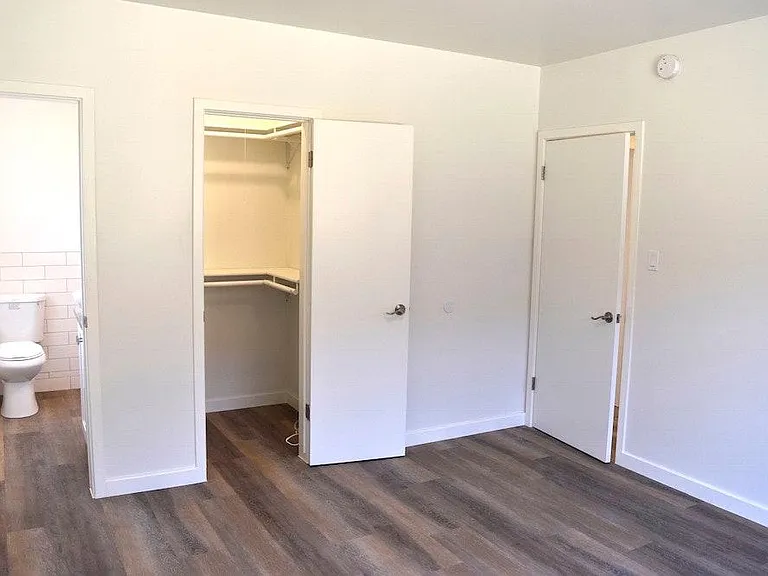 2310 S Bentley Ave #5 — Photo 8