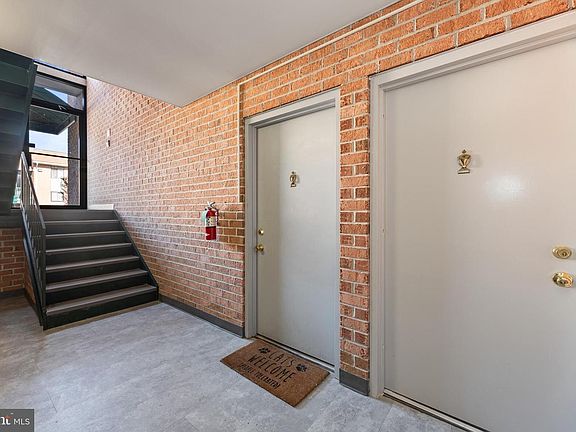 3rd image of 1003 Spring Gate Rd APT 1B